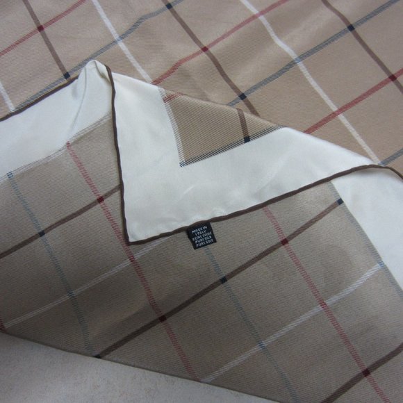 ❤️RARE VINTAGE BURBERRYS NOVA CHECK Window Pane Silk Scarf Italy - Picture 11 of 12